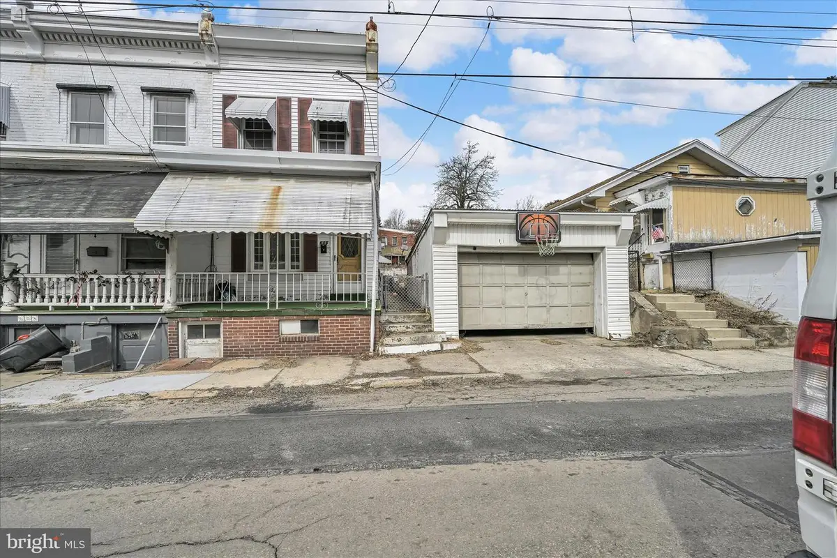 606-604 Fairview St, Pottsville, PA 17901 - #1