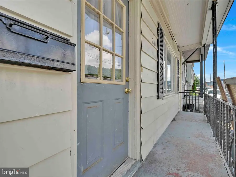 241 Peacock St, Pottsville, PA 17901 - #3