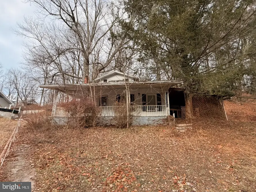 23 N Lake Dr, Pottsville, PA 17901 - #2