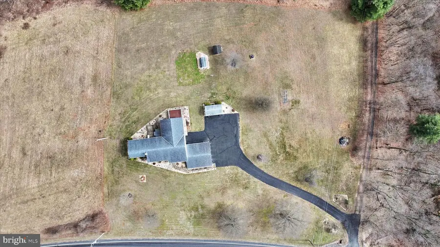 3 Coleman Rd, Hegins, PA 17938 - #2