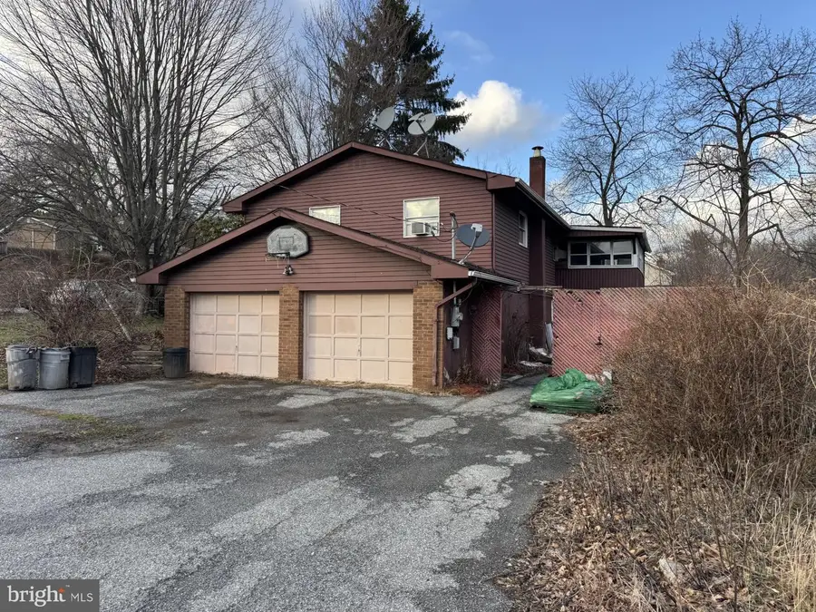 31 Deer Park Dr, Pottsville, PA 17901 - #2