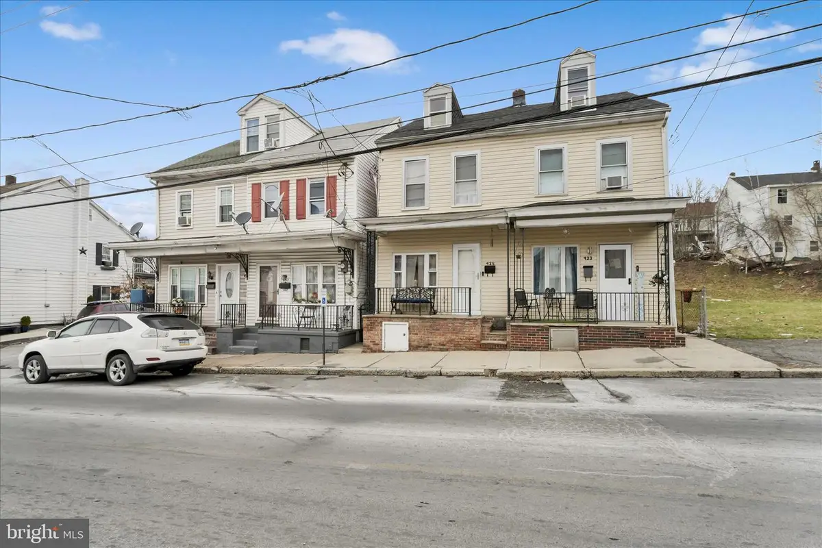 435 W Centre St, Shenandoah, PA 17976 - #1