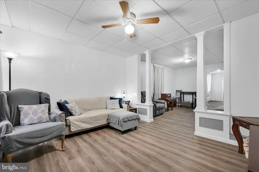 435 W Centre St, Shenandoah, PA 17976 - #3