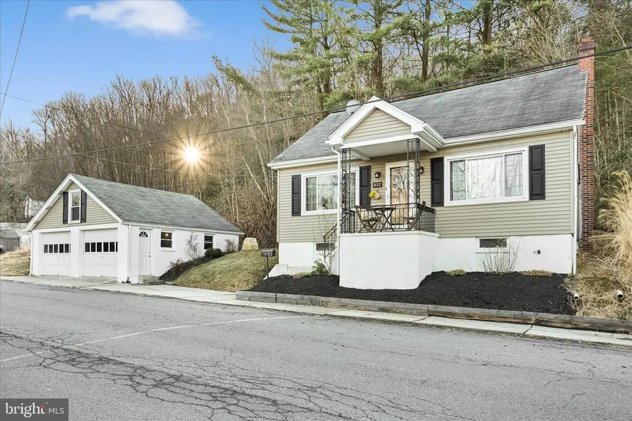 412 E Bacon St, Pottsville, PA 17901 - #3