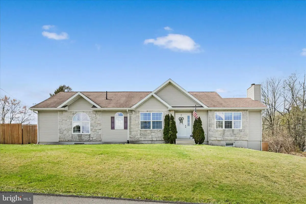 301 Brown St, Port Carbon, PA 17965 - #1