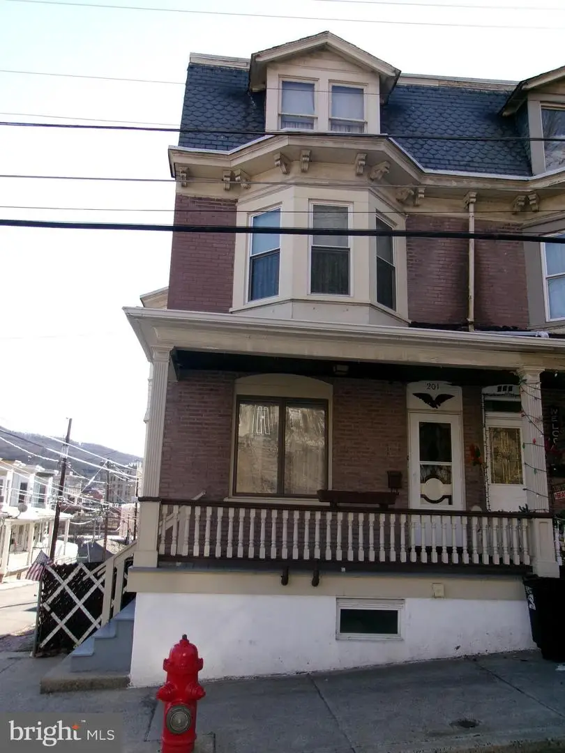 201 N George St, Pottsville, PA 17901 - #1