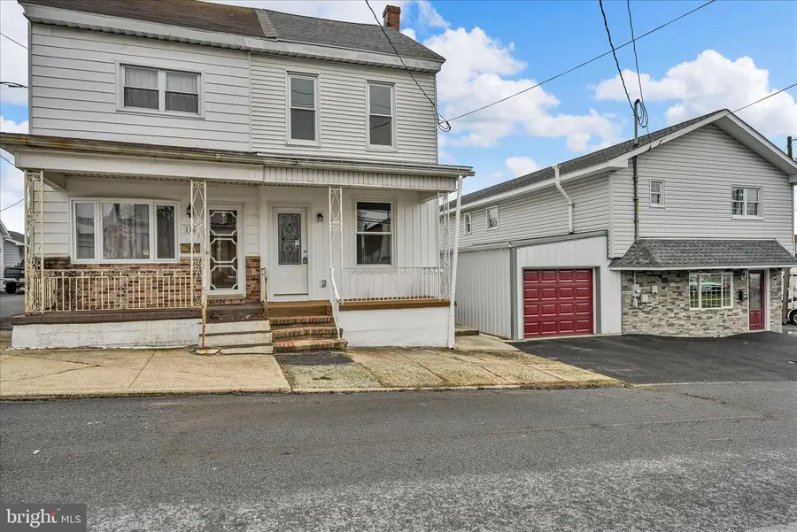 120 E Chestnut St, Frackville, PA 17931 - #2