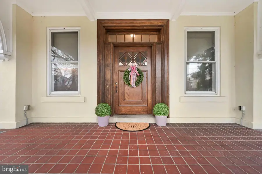 1811 Mahantongo St, Pottsville, PA 17901 - #2