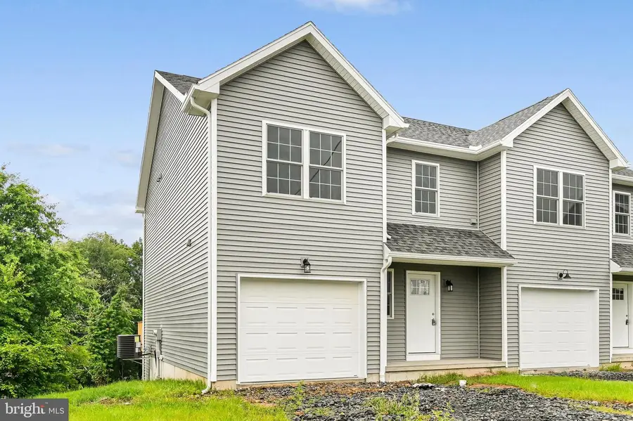 1342 Seneca St, Pottsville, PA 17901 - #2