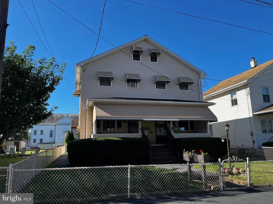 110-112 E Grant St, McAdoo, PA 18237 - #2