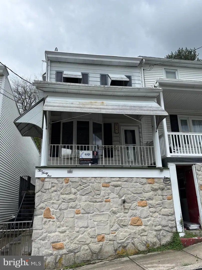241 Pierce St, Pottsville, PA 17901 - #1