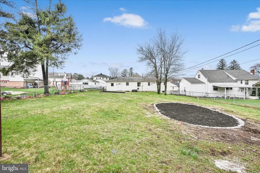 555 S Garfield Ave, Frackville, PA 17931 - #3