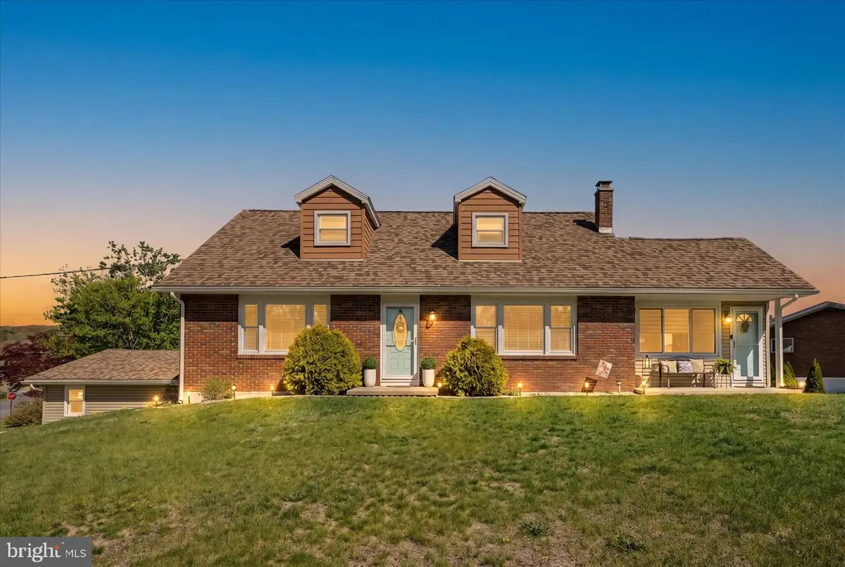 915 Elizabeth Dr, Orwigsburg, PA 17961 - #1