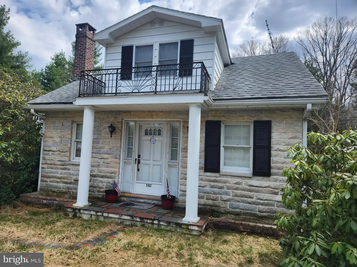 582 Fairview St, Tamaqua, PA 18252 - #1