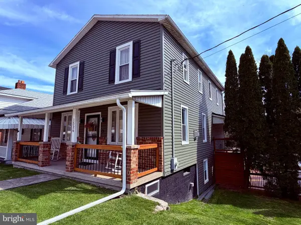 1526 E Grand Ave, TOWER CITY, PA 17980