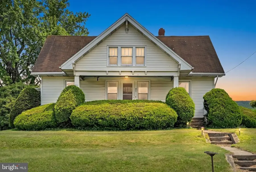 411 E Main St, Hegins, PA 17938 - #2