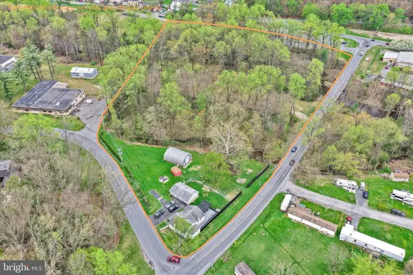 2 Lovers Lane, PINE GROVE, PA 17963