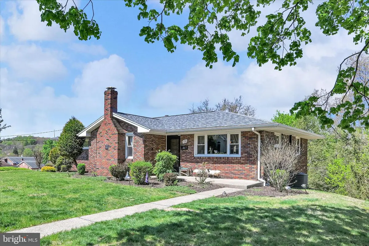 208 Mckinley St, Schuylkill Haven, PA 17972 - #1