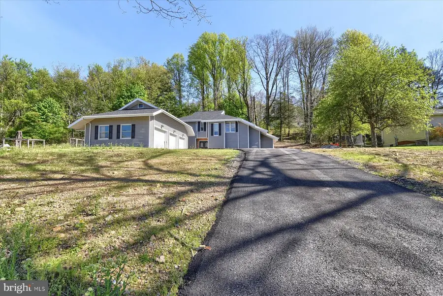 92 S Sweet Arrow Lake Rd, Pine Grove, PA 17963 - #3