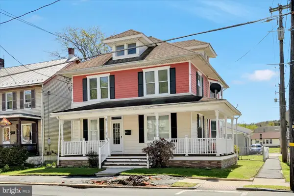 54 E Pottsville St, PINE GROVE, PA 17963