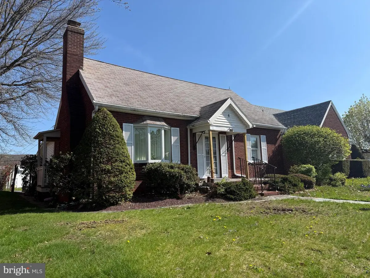 8 Meadow Ave, Tamaqua, PA 18252 - #1