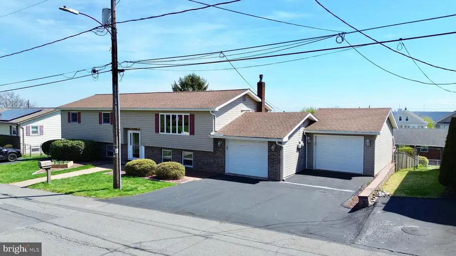 240 Arizona Ave, Shenandoah, PA 17976 - #2