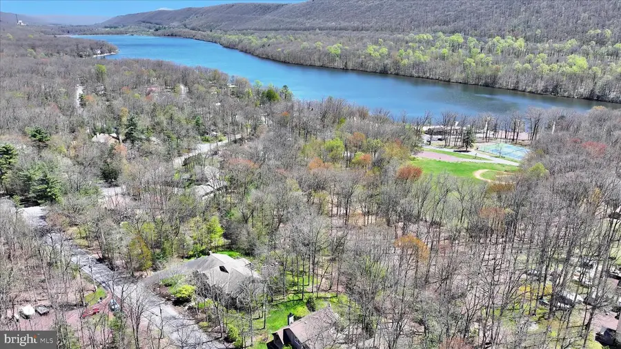 220 Lake Dr, Nesquehoning, PA 18240 - #3