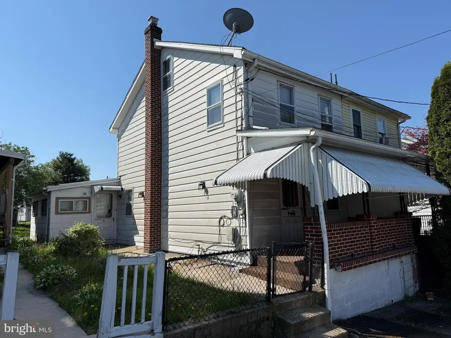 10 E Ruddle St, Coaldale, PA 18218 - #2