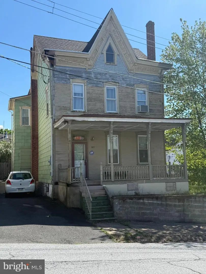 203 N 2nd St, Auburn, PA 17922 - #1