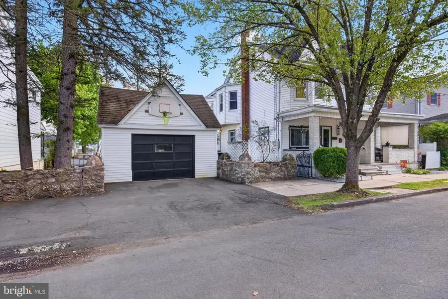 432 W Spring St, Frackville, PA 17931 - #3