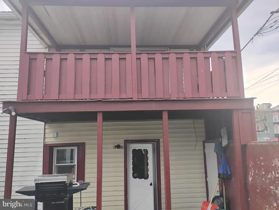 21 E Centre St, Shenandoah, PA 17976 - #3