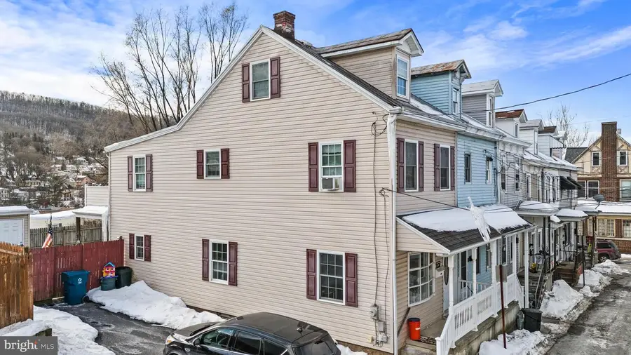 817 Grant St, Pottsville, PA 17901 - #2