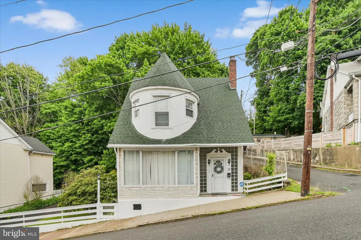 18 S Jackson St, Pottsville, PA 17901 - #1