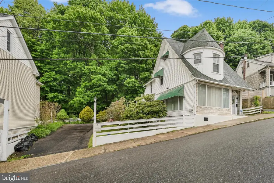 18 S Jackson St, Pottsville, PA 17901 - #3