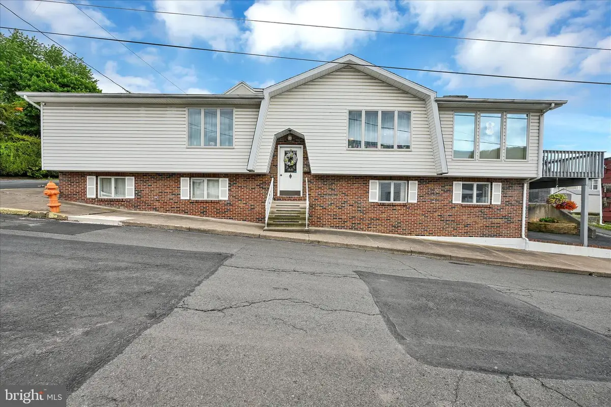500 W Lloyd St, Shenandoah, PA 17976 - #1