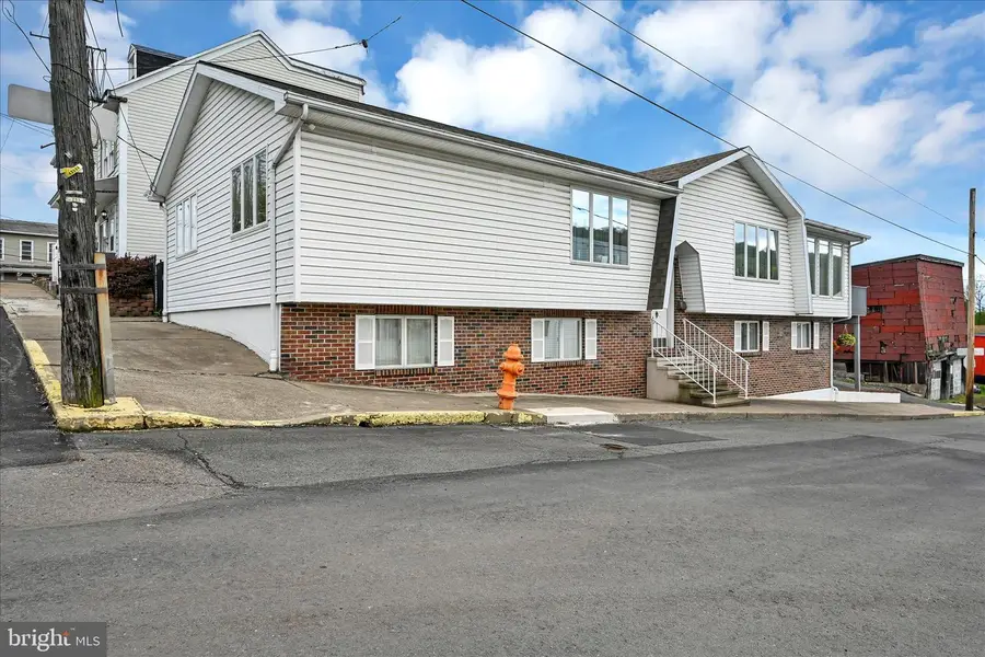 500 W Lloyd St, Shenandoah, PA 17976 - #3