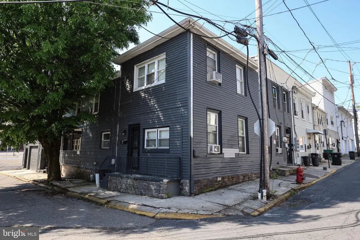 403 W Arch St, Pottsville, PA 17901 - #1