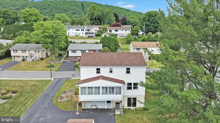 89 Deerfield Dr, Pottsville, PA 17901 - #3