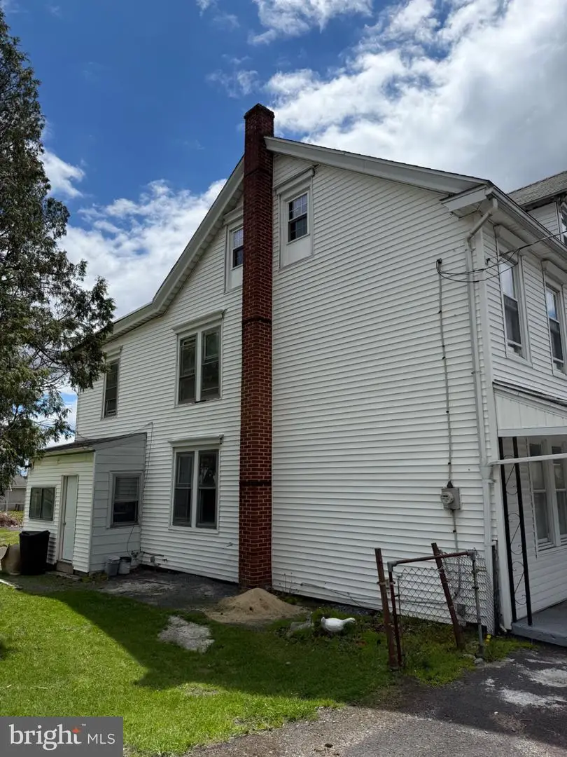 328 E Oak St, Frackville, PA 17931 - #3