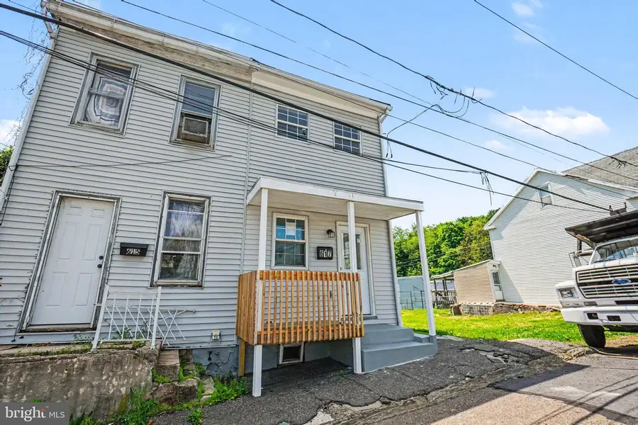 617 N 7th St, Pottsville, PA 17901 - #3