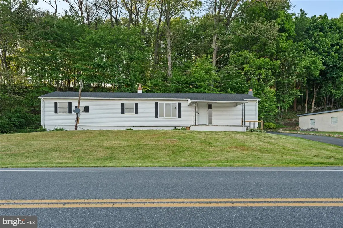 831 Deturksville Rd, Pine Grove, PA 17963 - #1