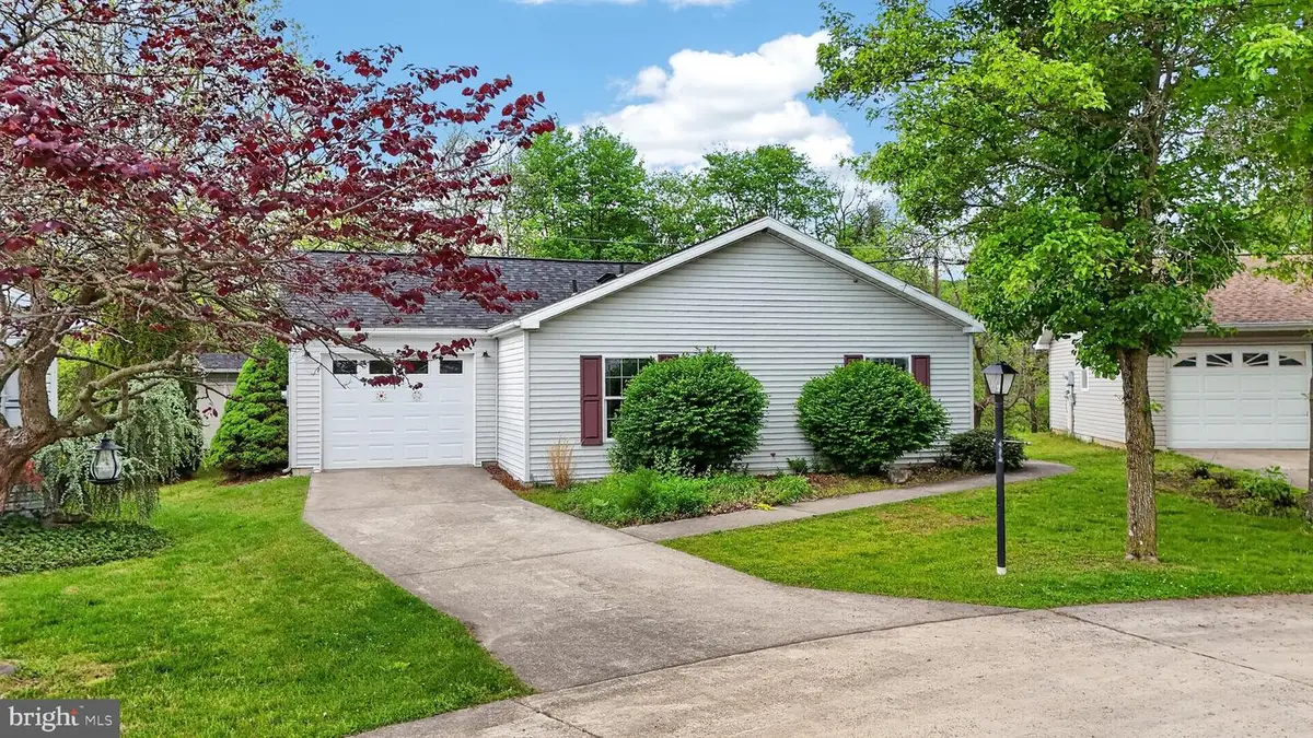 860 Trestle Ct, Pine Grove, PA 17963 - #1