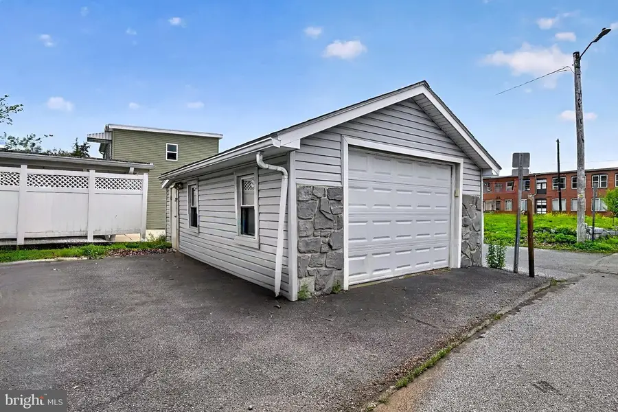 10 Laurel St, Pine Grove, PA 17963 - #2