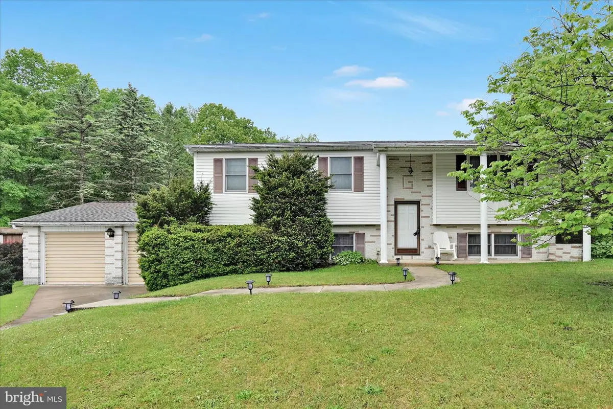 2001 Chestnut St, Pottsville, PA 17901 - #1
