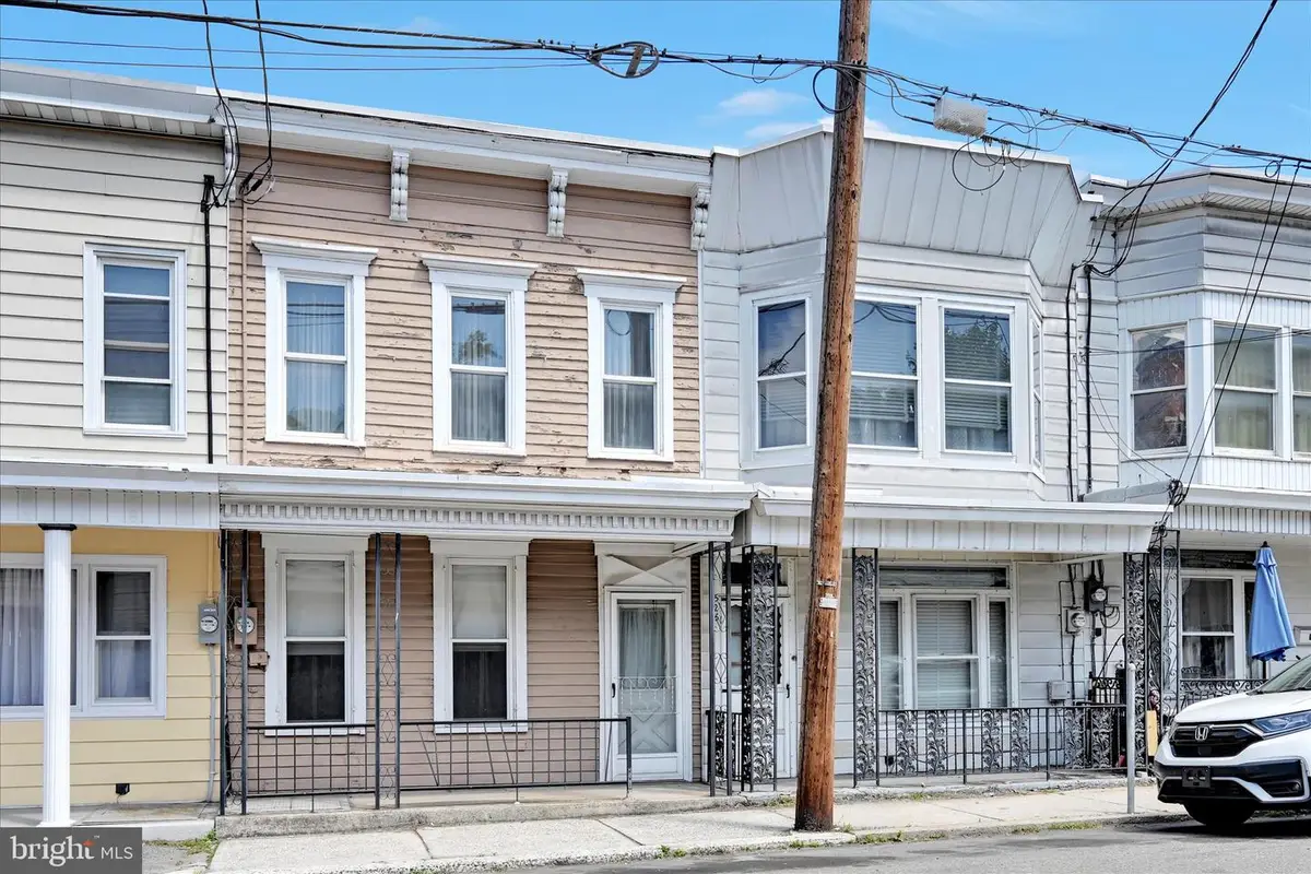 527 W Mahanoy St, Mahanoy City, PA 17948 - #1
