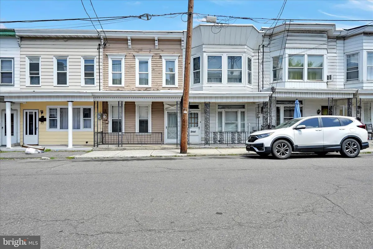525 W Mahanoy St, Mahanoy City, PA 17948 - #1