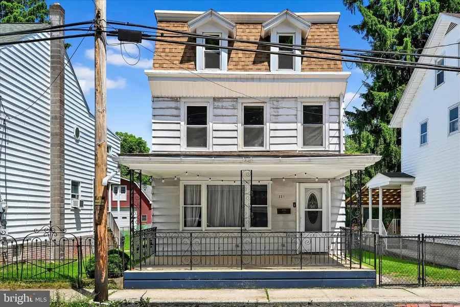 221 S Delaware Ave, Minersville, PA 17954 - #2
