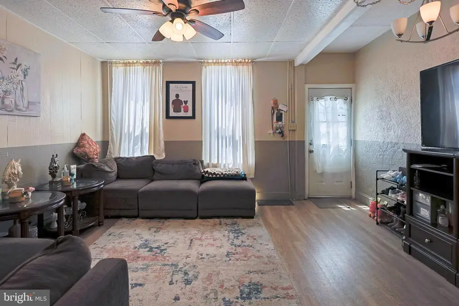 514 W Race St, Pottsville, PA 17901 - #3