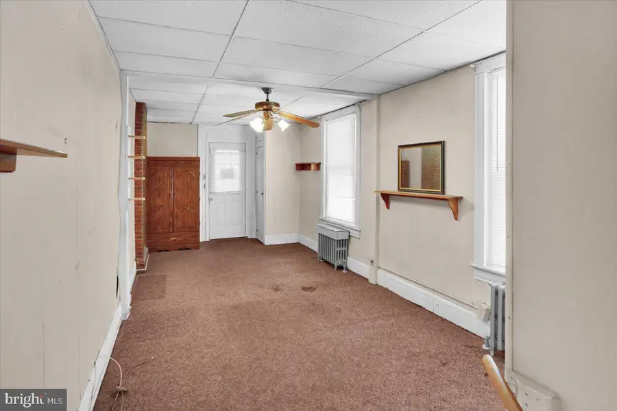 607 W Norwegian St, Pottsville, PA 17901 - #3