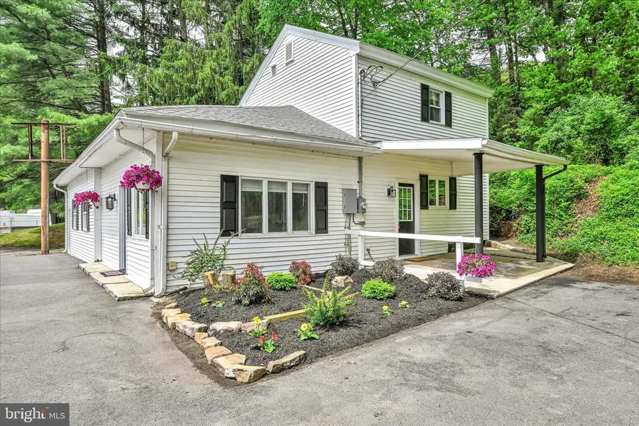 366 Valley St, New Philadelphia, PA 17959 - #3